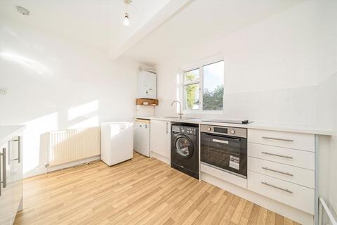 2 bedroom flat to rent, Ivy Close, Harrow HA2