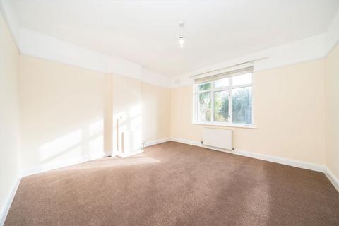 2 bedroom flat to rent, Ivy Close, Harrow HA2