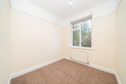 2 bedroom flat to rent, Ivy Close, Harrow HA2