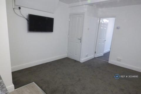 1 bedroom flat to rent, Wennington Road, Rainham, RM13