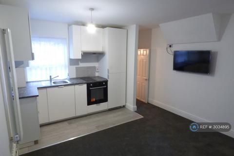 1 bedroom flat to rent, Wennington Road, Rainham, RM13