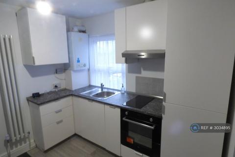 1 bedroom flat to rent, Wennington Road, Rainham, RM13