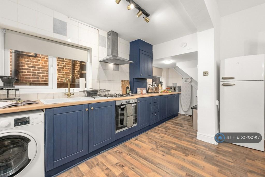 House in Manchester, Greater Manchester - More