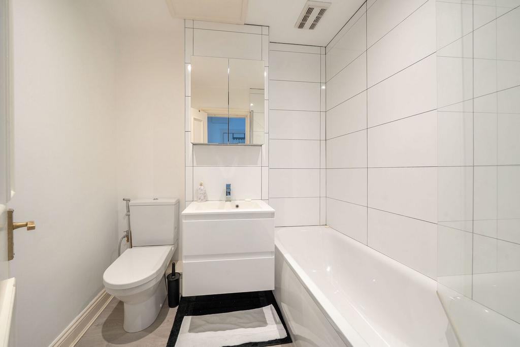 Apartment in London - More