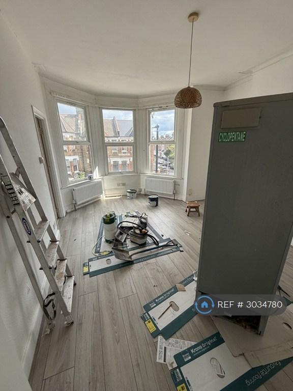 Apartment in London - More