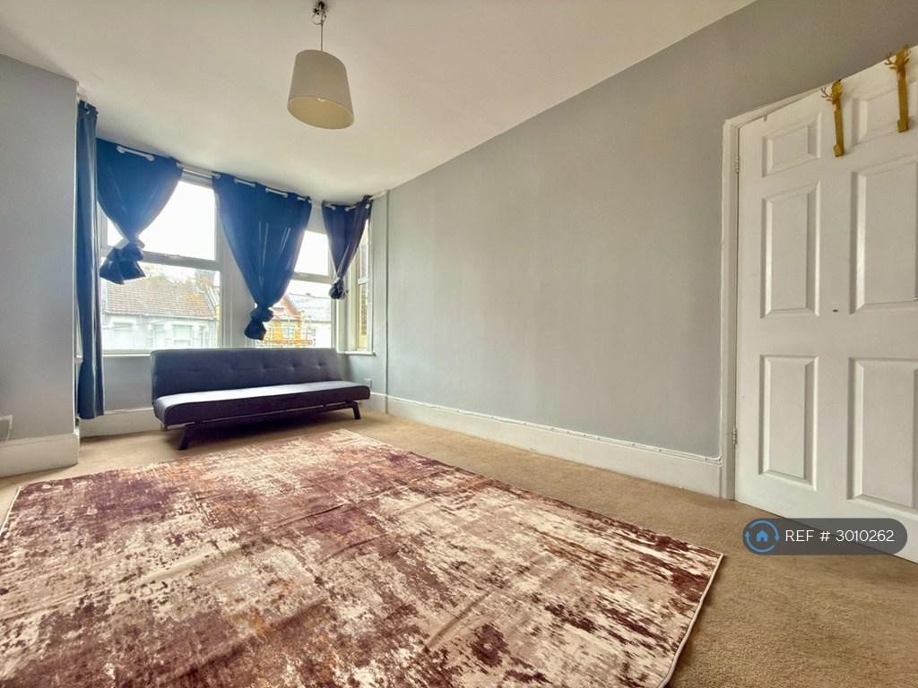 Apartment in London - View 3