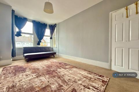 3 bedroom flat to rent, Preston Road, London, E11