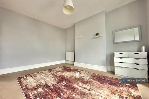 3 bedroom flat to rent, Preston Road, London, E11