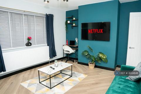 2 bedroom end of terrace house to rent, Wykebeck Mount, Leeds, LS9