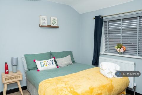 2 bedroom end of terrace house to rent, Wykebeck Mount, Leeds, LS9