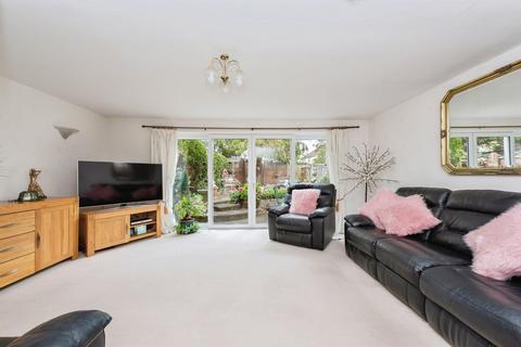 4 bedroom semi-detached house for sale, Badgers Copse, Worcester Park, Surrey, KT4