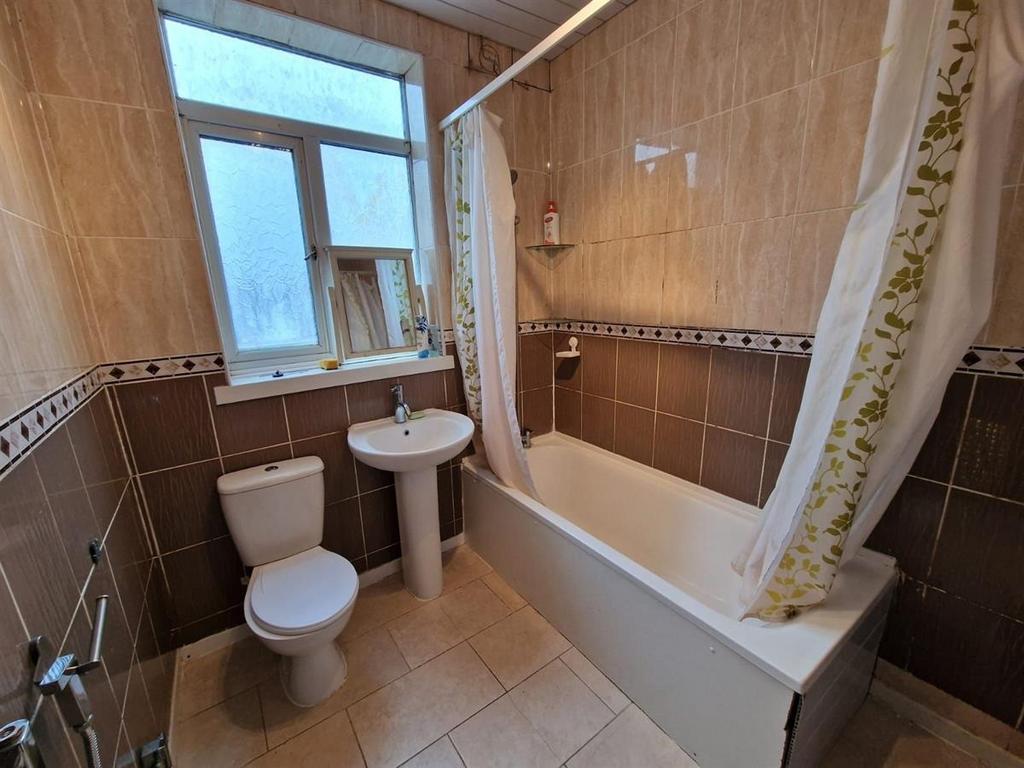 House in Manchester, Levenshulme - More