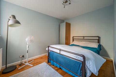 2 bedroom flat for sale, Tamarind Yard, Wapping, London, E1W