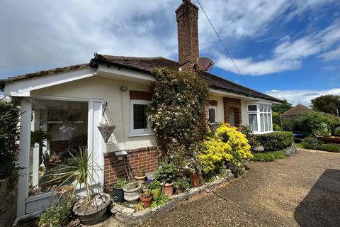 2 bedroom detached bungalow to rent, Northmere Road, Poole