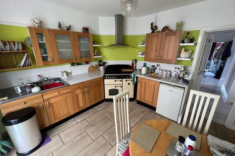 2 bedroom detached bungalow to rent, Northmere Road, Poole