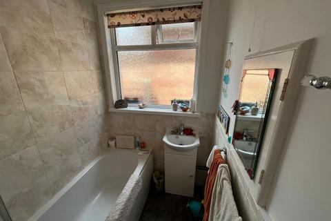 2 bedroom detached bungalow to rent, Northmere Road, Poole