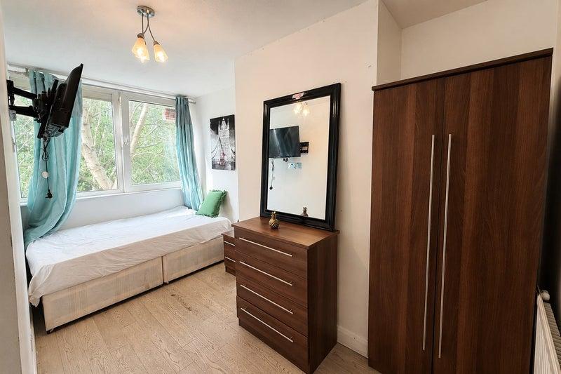 House in London - View 2