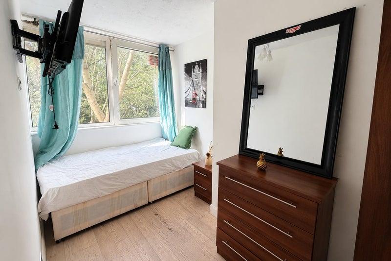 House in London - View 3