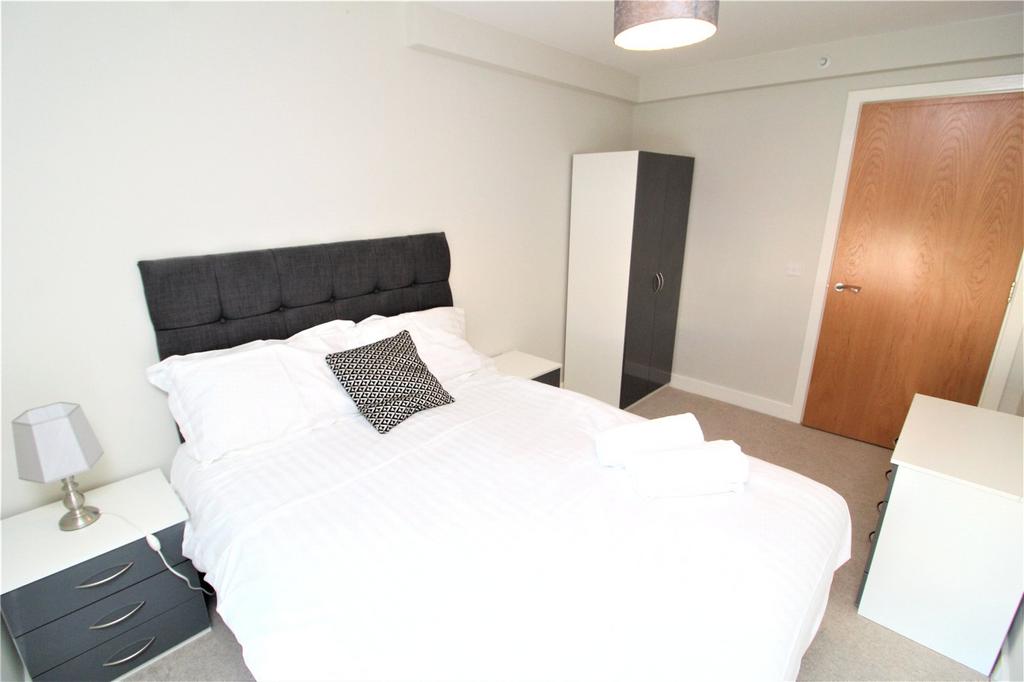 Apartment in Salford, Greater Manchester - View 4