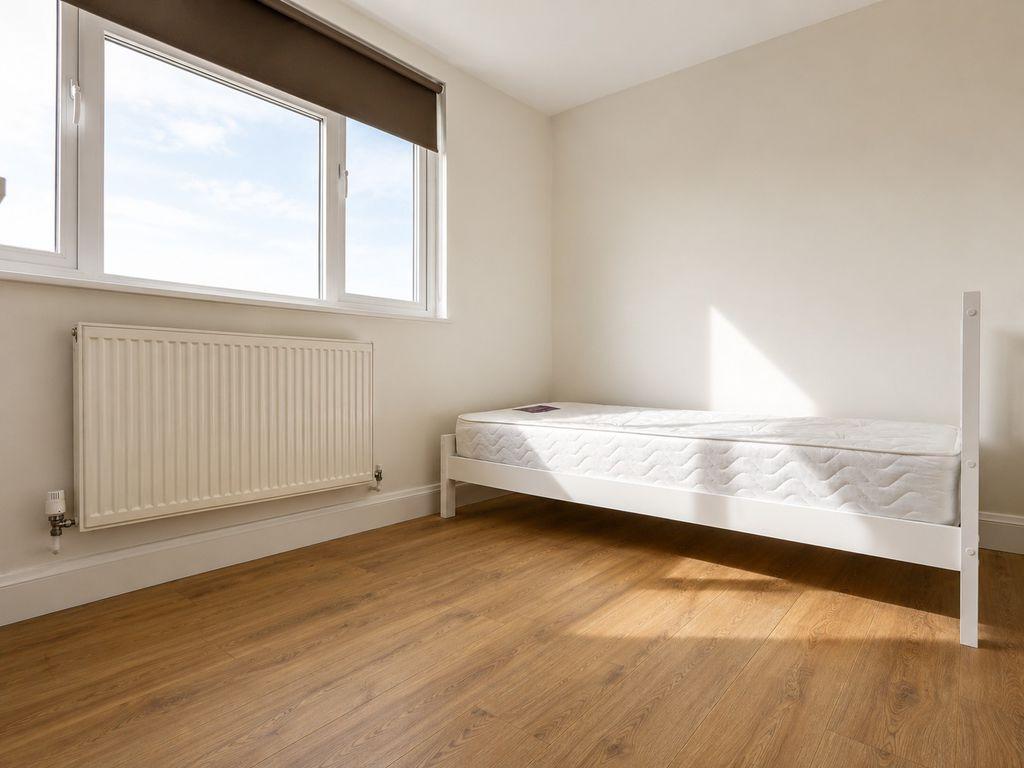 House in London - View 2