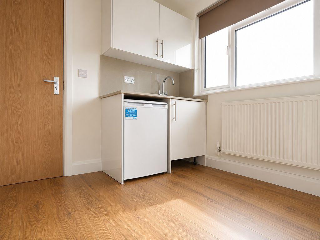 House in London - View 3