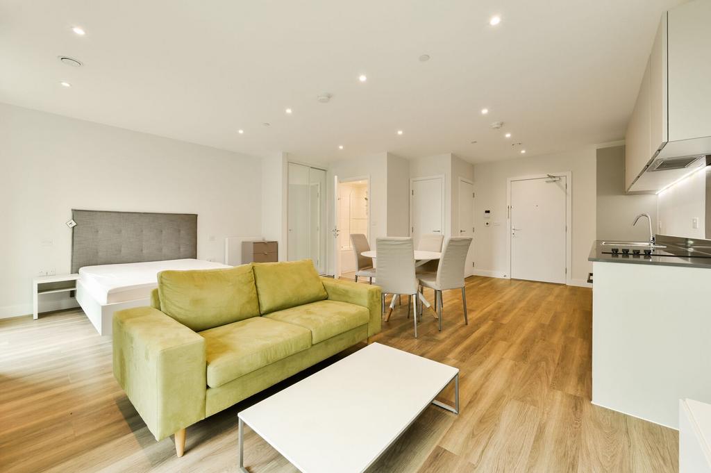 Apartment in Brentford - More
