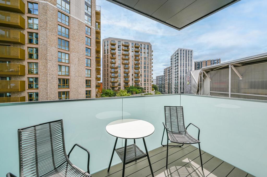 Apartment in Brentford - More