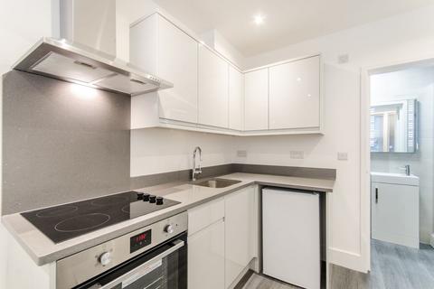 Studio to rent, Finborough Road, Chelsea, London, SW10