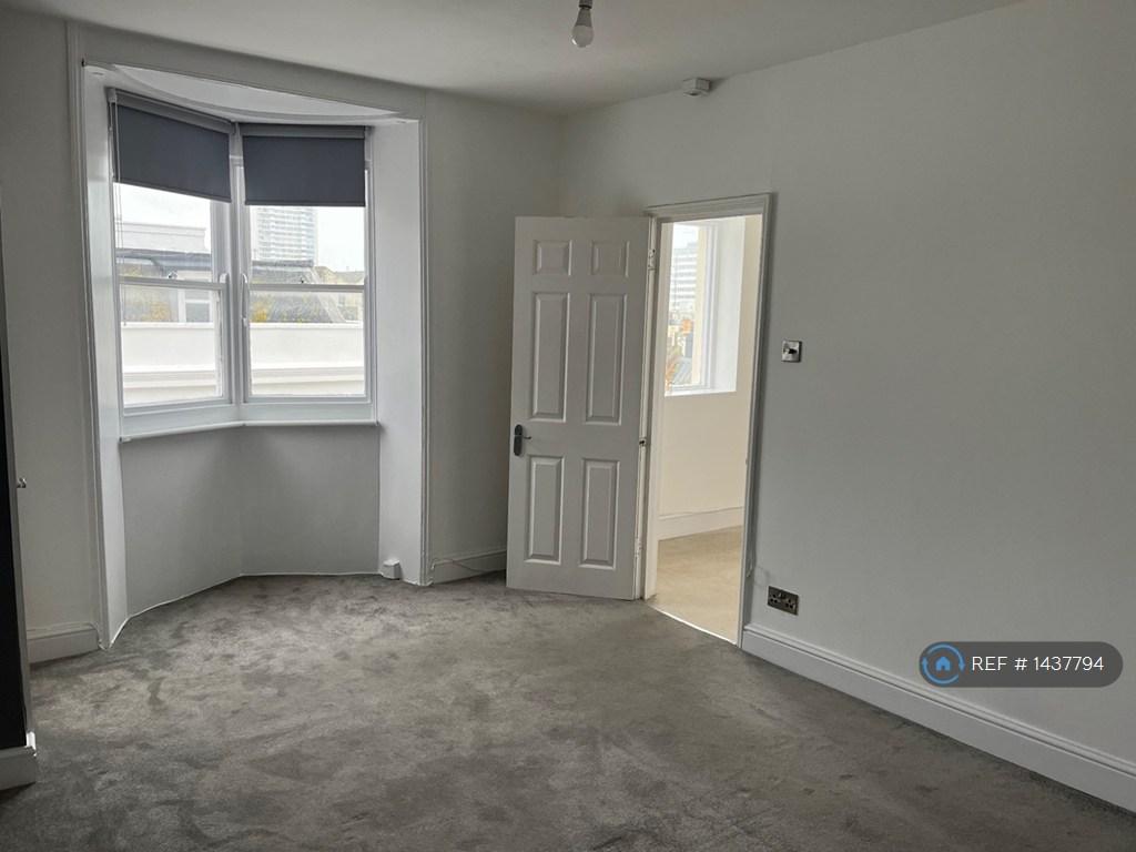Apartment in Brighton - View 2