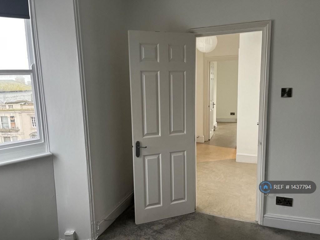 Apartment in Brighton - More
