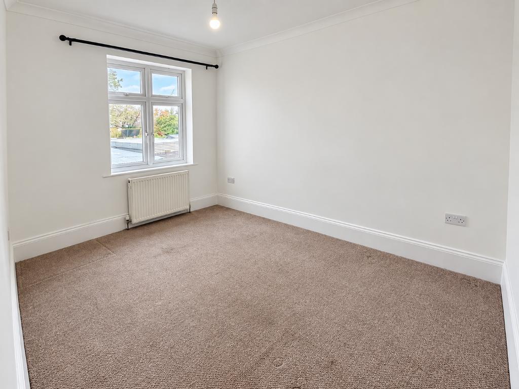 Apartment in Hornchurch - View 2