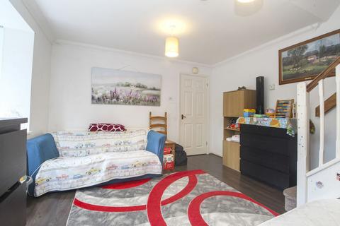 2 bedroom cluster house for sale, Columbine Close, Bedford MK41