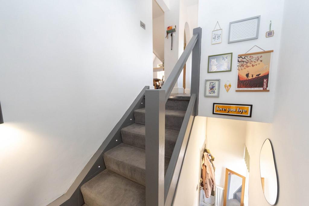 Apartment in Cardiff, Roath - View 2