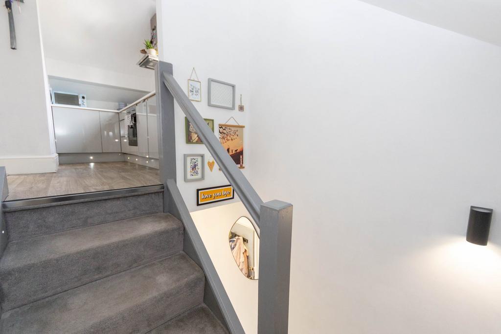 Apartment in Cardiff, Roath - View 3