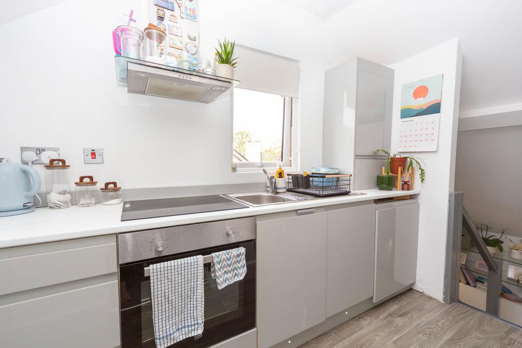 Apartment in Cardiff, Roath - View 5
