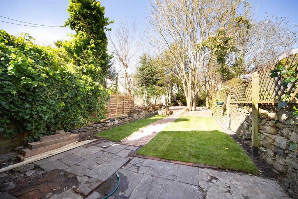 House in Cardiff, Adamsdown - More