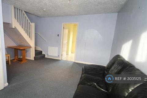 3 bedroom end of terrace house to rent, Grove End, London, E18