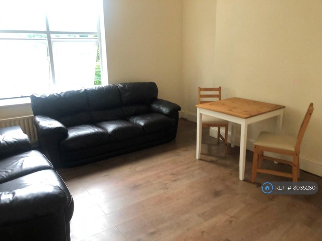 Apartment in Leeds, Lady Wood, Oakwood - View 4