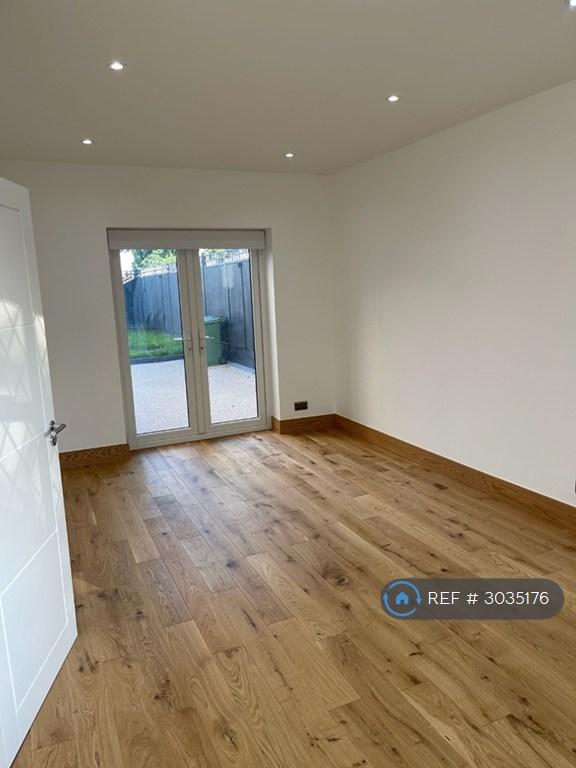 House in Oakwood - More