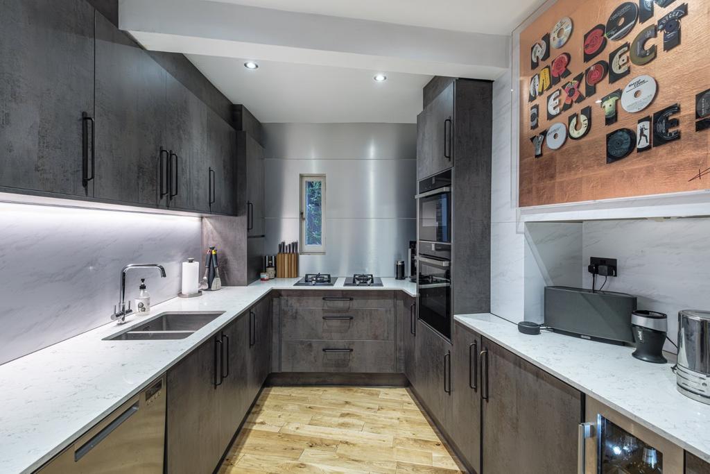 House in London - View 3