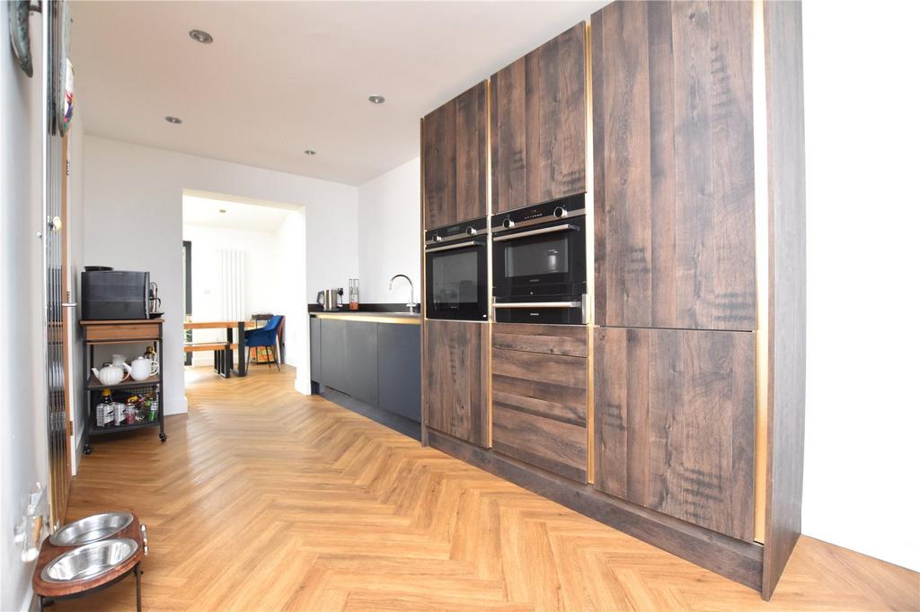 House in Leeds, Morley - View 4
