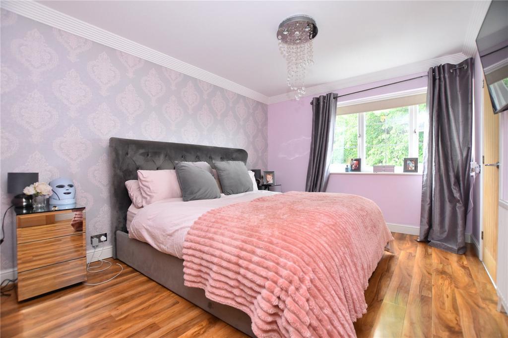 House in Leeds, Morley - More