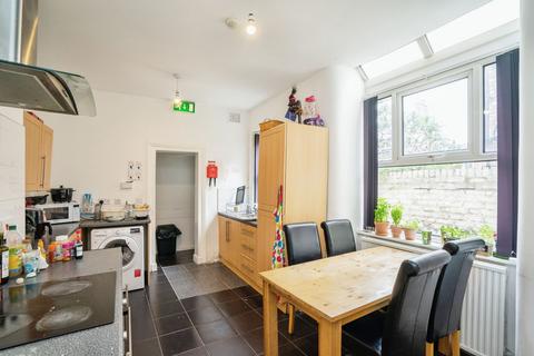 5 bedroom detached house to rent, Penelope Road, Salford