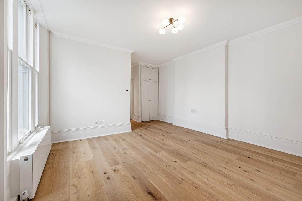 Apartment in London - View 5