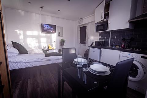 Studio to rent, South Hill Avenue, Harrow HA2