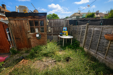 2 bedroom maisonette for sale, Blenheim Close, Greenford, UB6