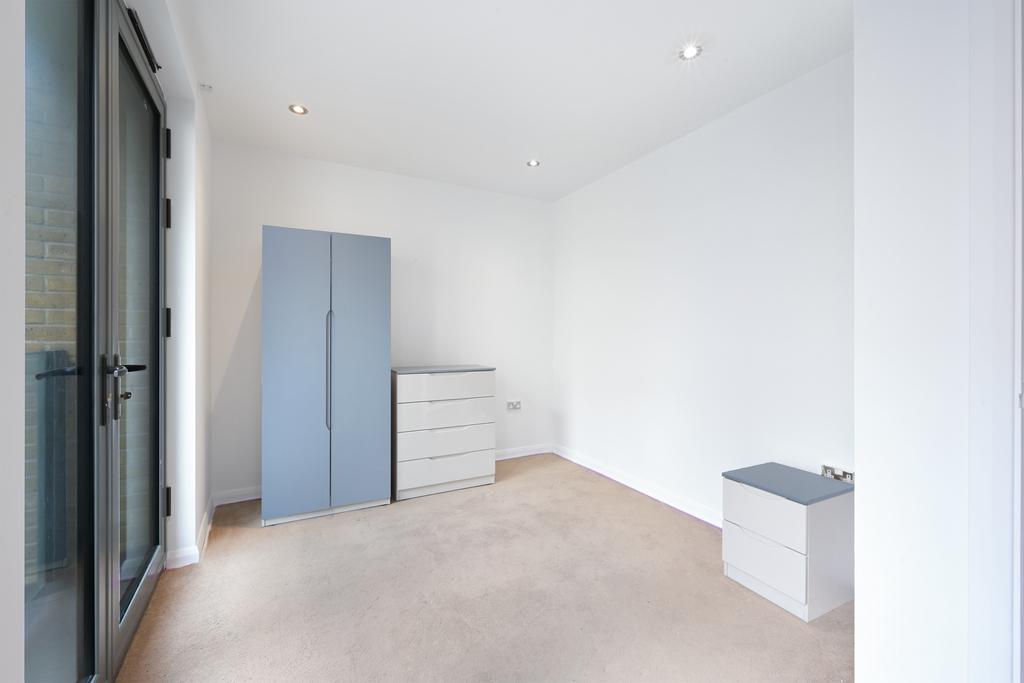Apartment in London, St Olave's Estate, The Borough - View 5