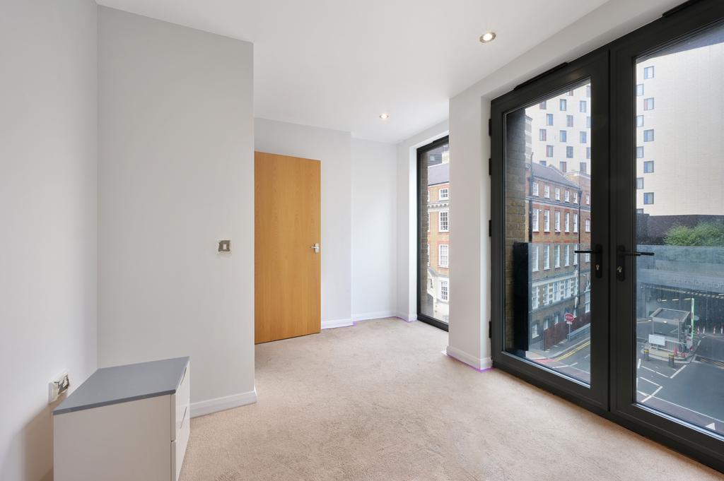 Apartment in London, St Olave's Estate, The Borough - More