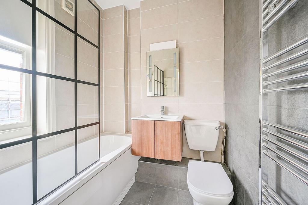 Apartment in London - View 5