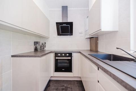 2 bedroom flat to rent, 0470L Prestonfield Gardens, Edinburgh, EH16 5EA